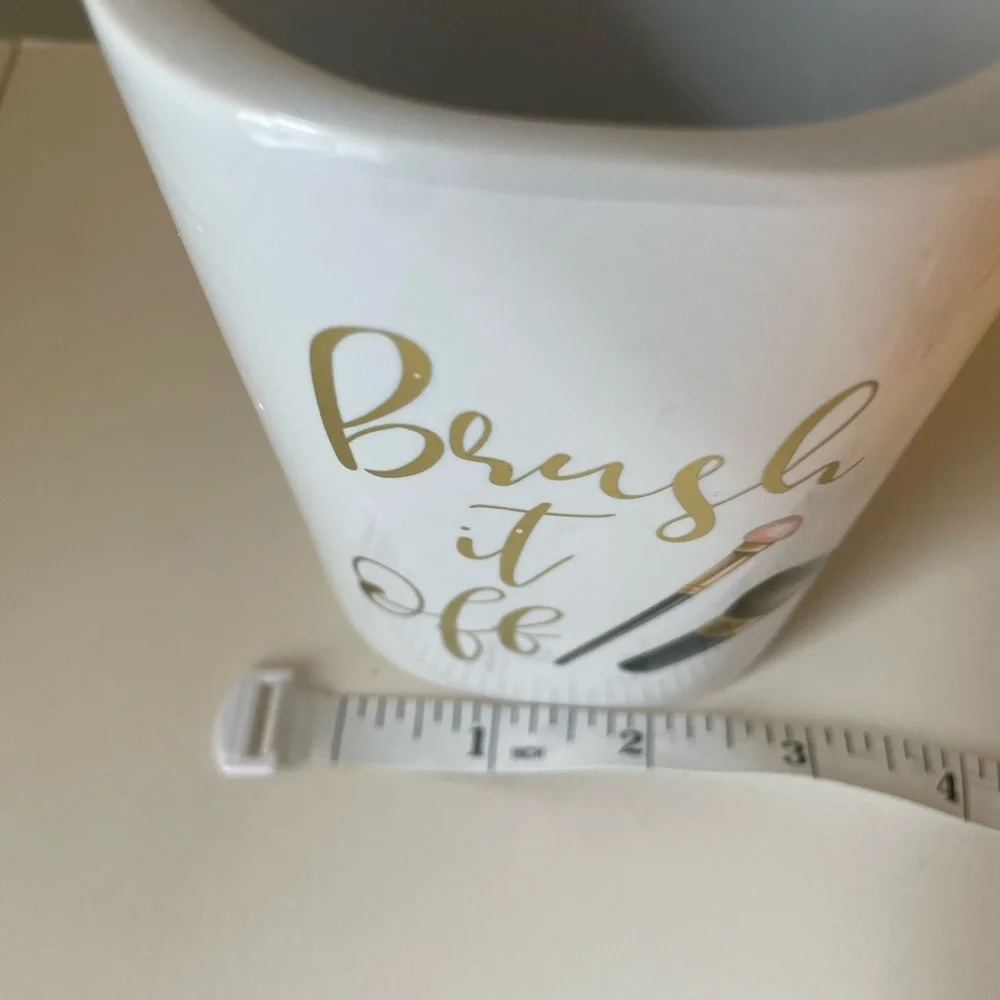 Brush it off makeup brush holder